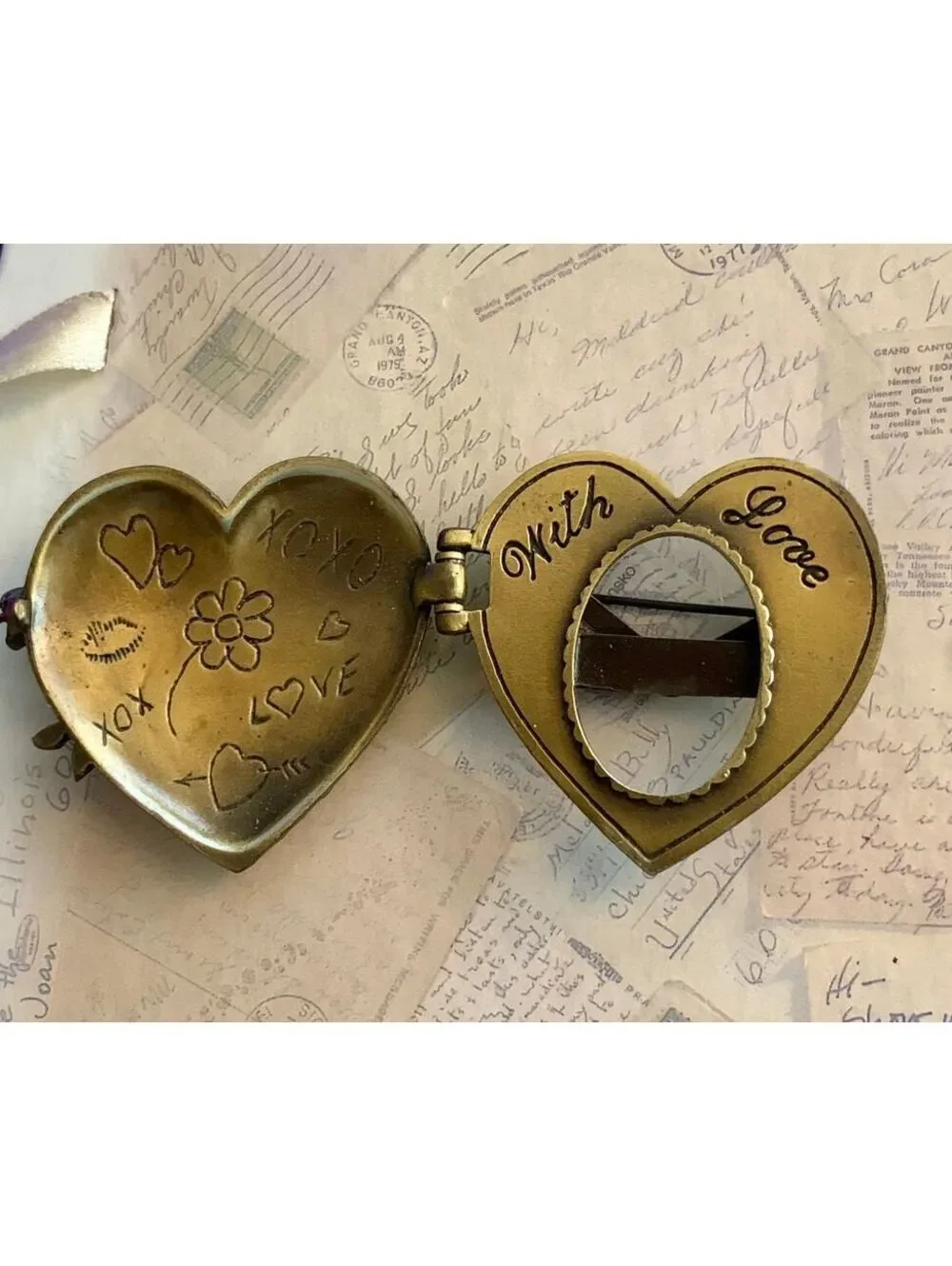 Vintage Signed JJ Grandma Heart Locket Brooch Pin Roses Floral Engraved